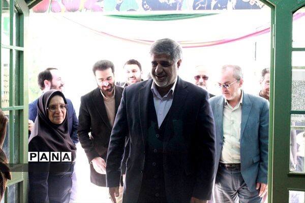 جشنواره کیک جشن انقلاب در مدرسه امام موسی کاظم (ع)