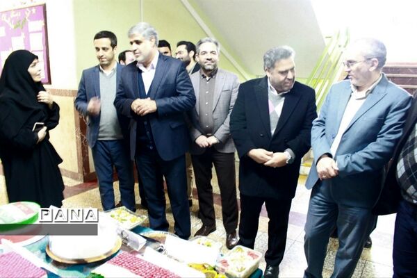 جشنواره کیک جشن انقلاب در مدرسه امام موسی کاظم (ع)