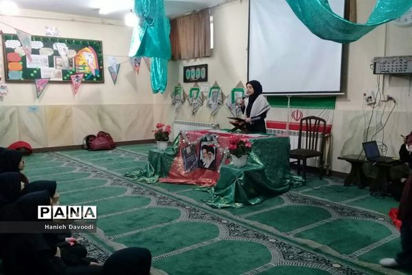 مراسم جشن دهه فجر در دبیرستان شهید برقعی یک قم