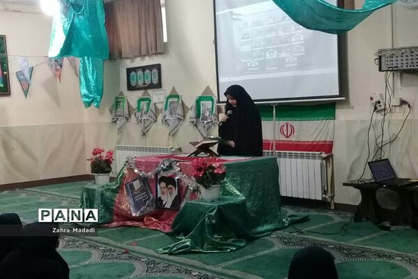 مراسم جشن دهه فجر در دبیرستان شهید برقعی یک قم