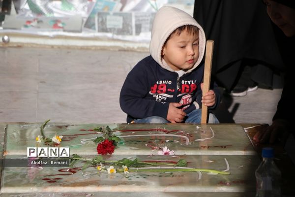 گلباران مزار شهدای قم در دهه فجر