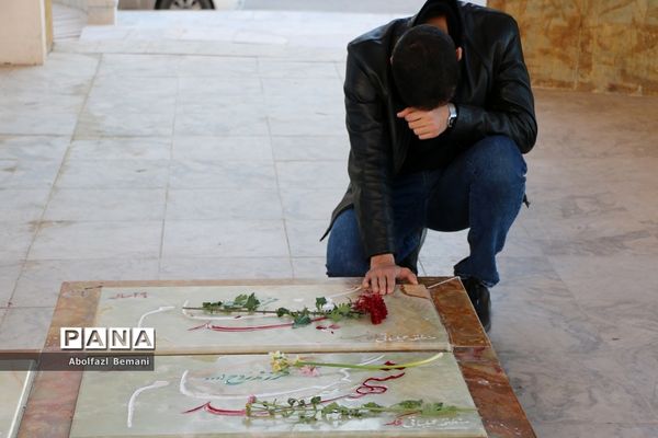 گلباران مزار شهدای قم در دهه فجر