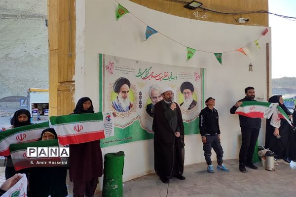 گلباران مزار شهدای قم در دهه فجر