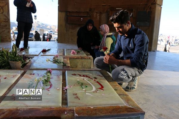 گلباران مزار شهدای قم در دهه فجر