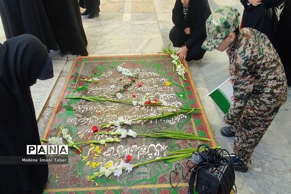 گلباران مزار شهدای قم در دهه فجر