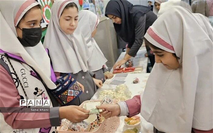 روایت خبرنگار پانا از  بازارچه کسب و کار  دانش‌آموزی فجر  در دبستان پروین اعتصامی رودهن /فیلم