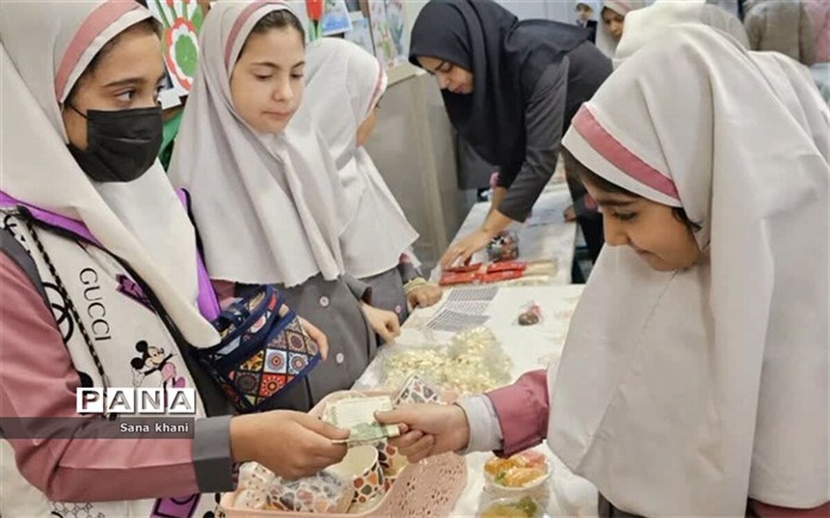 روایت خبرنگار پانا از  بازارچه کسب و کار  دانش‌آموزی فجر  در دبستان پروین اعتصامی رودهن /فیلم