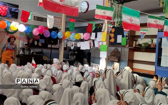 جشن‌های دهه فجر در مدارس، ثبت‌خاطره‌های شیرین ملی برای دانش‌آموزان است/فیلم