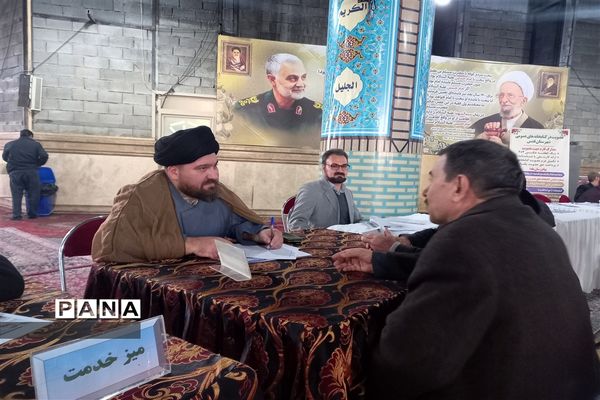 میز خدمت در نمازجمعه شهرستان قدس به‌مناسبت دهه فجر در شهرستان قدس