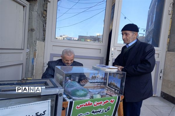 میز خدمت در نمازجمعه شهرستان قدس به‌مناسبت دهه فجر در شهرستان قدس