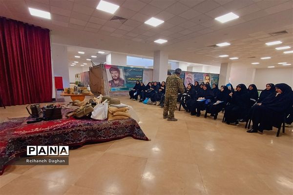 بازدید دانش‌آموزان دبیرستان  فرهنگ ام ابیها (س) ناحیه ۵  از مرکز فرهنگی و موزه دفاع مقدس