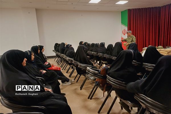 بازدید دانش‌آموزان دبیرستان  فرهنگ ام ابیها (س) ناحیه ۵  از مرکز فرهنگی و موزه دفاع مقدس