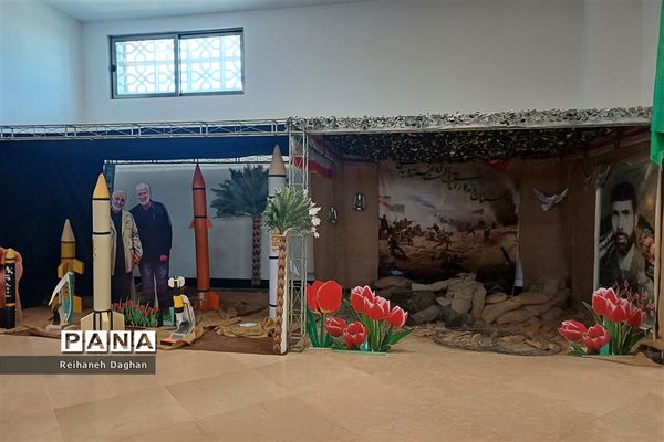 بازدید دانش‌آموزان دبیرستان  فرهنگ ام ابیها (س) ناحیه ۵  از مرکز فرهنگی و موزه دفاع مقدس