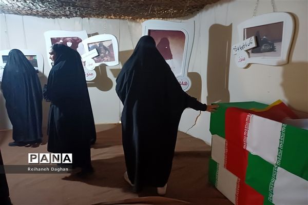 بازدید دانش‌آموزان دبیرستان  فرهنگ ام ابیها (س) ناحیه ۵  از مرکز فرهنگی و موزه دفاع مقدس