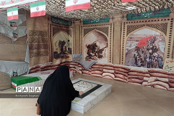 بازدید دانش‌آموزان دبیرستان  فرهنگ ام ابیها (س) ناحیه ۵  از مرکز فرهنگی و موزه دفاع مقدس