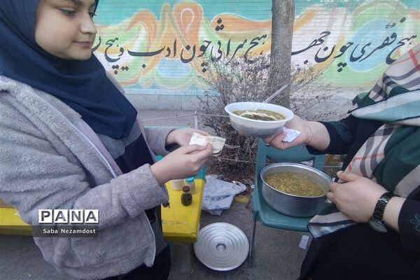 برگزاری بازارچه کسب و کار در مدرسه امجدی  ناحیه ۵ مشهد