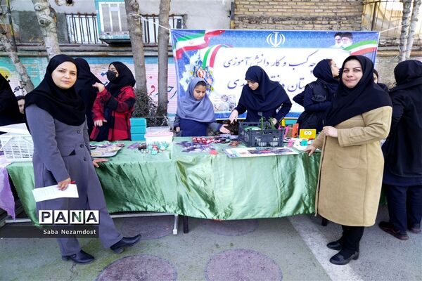 برگزاری بازارچه کسب و کار در مدرسه امجدی  ناحیه ۵ مشهد