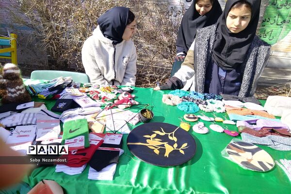 برگزاری بازارچه کسب و کار در مدرسه امجدی  ناحیه ۵ مشهد
