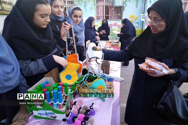 برگزاری بازارچه کسب و کار در مدرسه امجدی  ناحیه ۵ مشهد