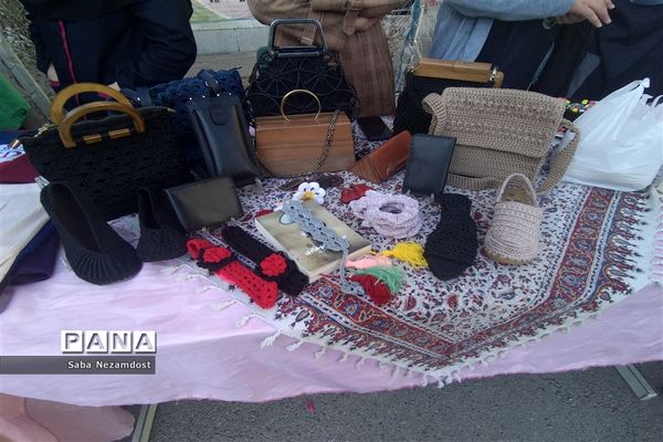 برگزاری بازارچه کسب و کار در مدرسه امجدی  ناحیه ۵ مشهد