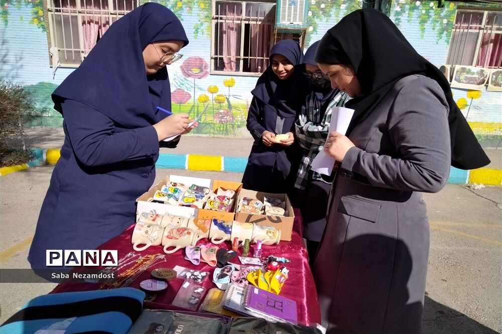 برگزاری بازارچه کسب و کار در مدرسه امجدی  ناحیه ۵ مشهد
