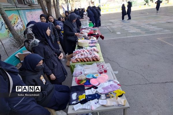 برگزاری بازارچه کسب و کار در مدرسه امجدی  ناحیه ۵ مشهد