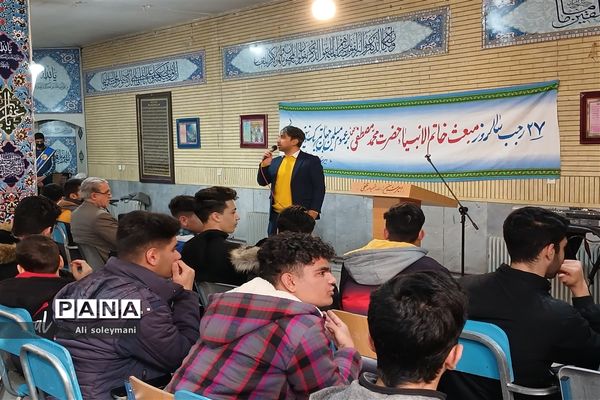 جشن انقلاب در دبیرستان شاهد شهید حاج‌ عباس نجفی