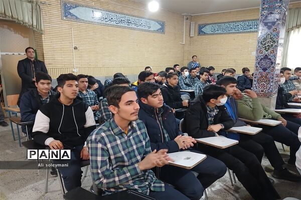 جشن انقلاب در دبیرستان شاهد شهید حاج‌ عباس نجفی