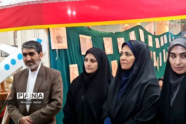 نمایشگاه مدرسه انقلاب در دبیرستان شاهد بهشت رباط‌کریم