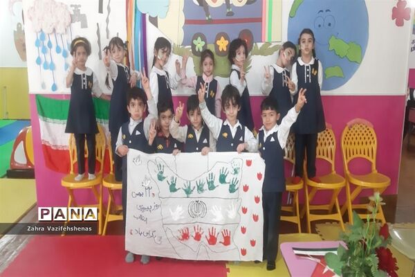 جشن انقلاب و ۲۲ بهمن در مهد کودک گل‌های هستی شهرستان شیروان