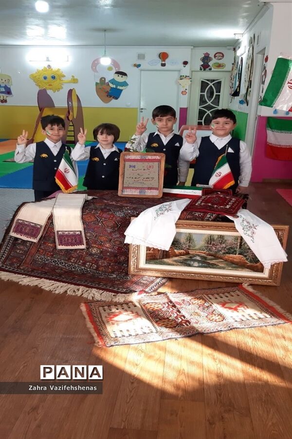 جشن انقلاب و ۲۲ بهمن در مهد کودک گل‌های هستی شهرستان شیروان
