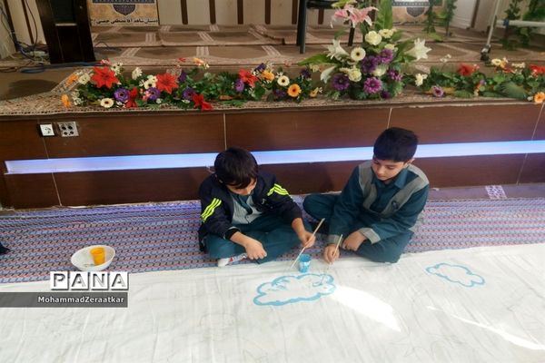اجرای نقاشی همگانی یاران حاج قاسم در دبستان شاهد کاشمر