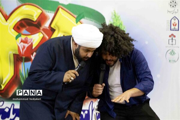 جشن دو هزار نفری دانش‌آموزان یزدی
