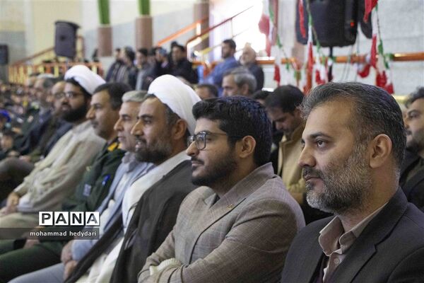 جشن دو هزار نفری دانش‌آموزان یزدی