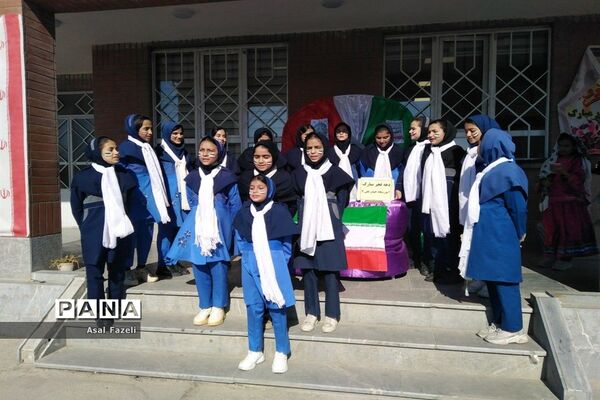 برگزاری جشنواره بومی محلی و دست سازه‌های هنری و جشن 22 بهمن‌ماه در دبستان حیدرعلی