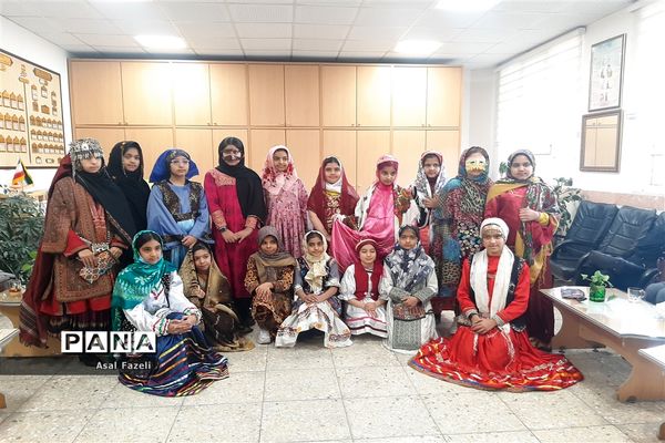 برگزاری جشنواره بومی محلی و دست سازه‌های هنری و جشن 22 بهمن‌ماه در دبستان حیدرعلی