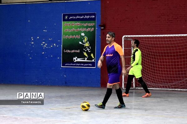 مسابقه فوتسال کارکنان شهرستان پردیس با حضور تیم آموزش و پرورش این شهرستان