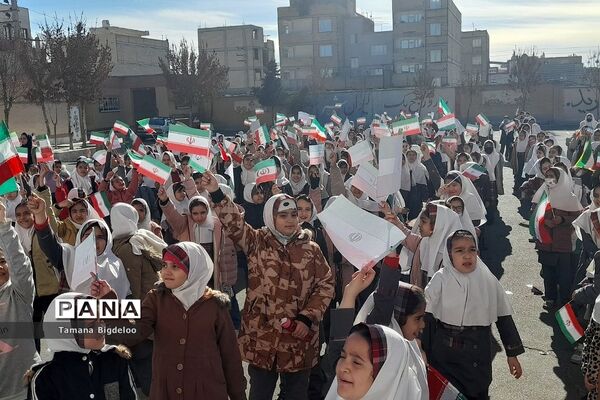 مراسم ایام الله فجر در دبستان دخترانه توفیق شهرستان رباط کریم