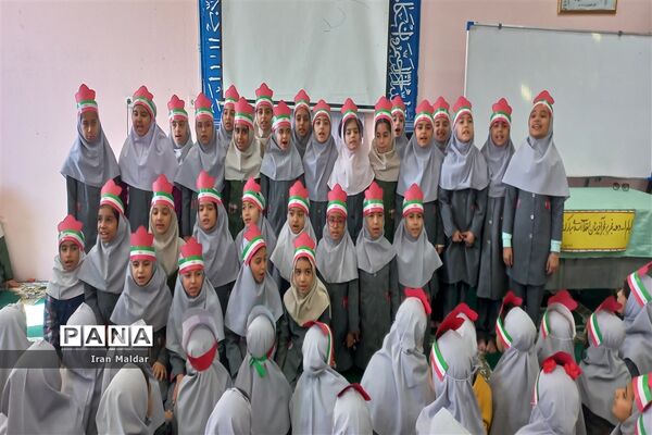 جشن انقلاب در دبستان لطیفه