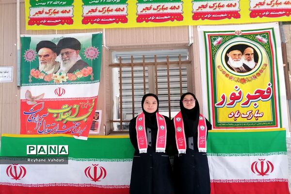 جشن پیروزی انقلاب اسلامی در دبستان شهید خلیل طهماسبی