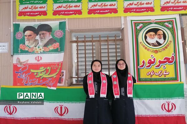 جشن پیروزی انقلاب اسلامی در دبستان شهید خلیل طهماسبی