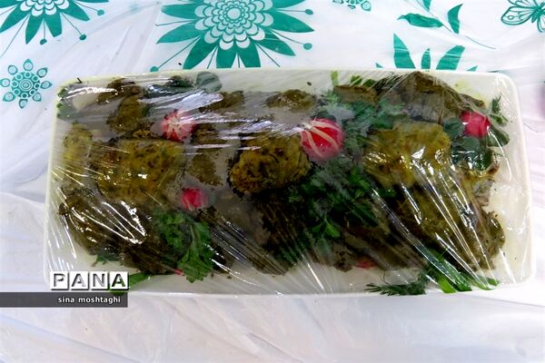 جشنواره غذاهای در هنرستان امام خمینی (ره)