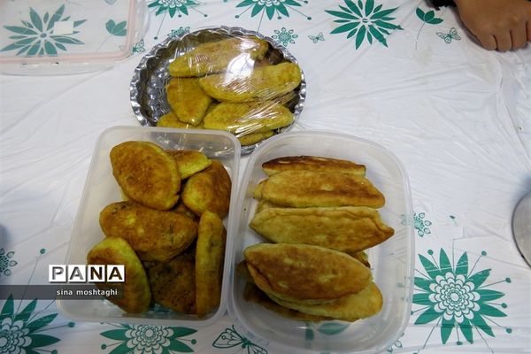 جشنواره غذاهای در هنرستان امام خمینی (ره)