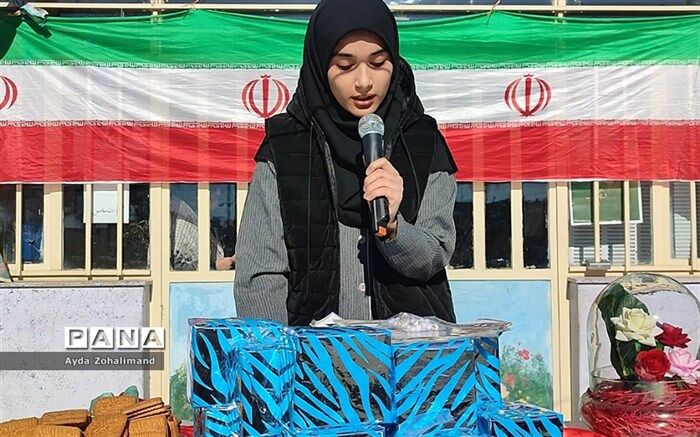آیین بزرگداشت پیروزی انقلاب اسلامی در مدرسه هاجر شهرستان رباط کریم/فیلم