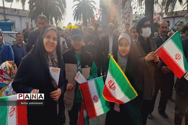 حضور کودکان قائمشهری در راهپیمایی ۲۲ بهمن