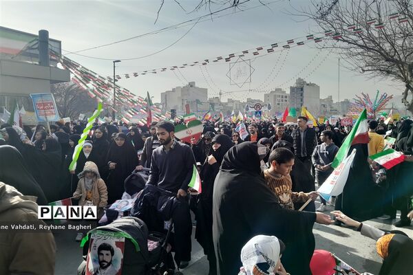 حضور پرشور مردم انقلابی مشهد در راهپیمایی بیست و دوم بهمن ماه 1402