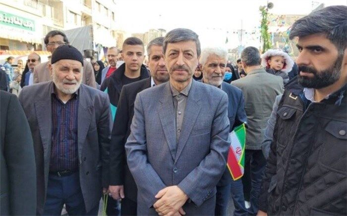 حضور مردم انقلاب و نظام را بیمه می کند