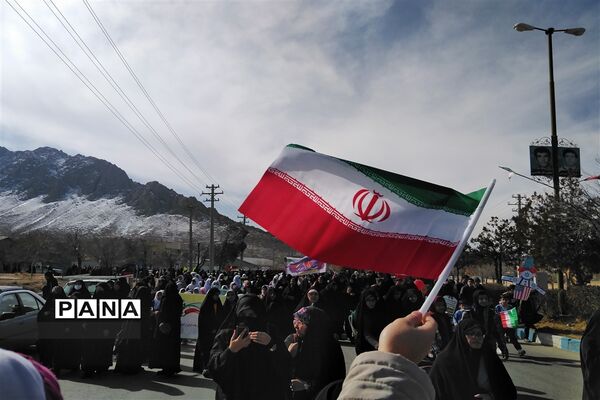 حضور پرشور مردم در راهپیمایی 22 بهمن در شهرستان بن