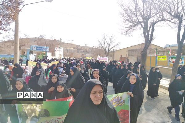 حضور پرشور مردم در راهپیمایی 22 بهمن در شهرستان بن