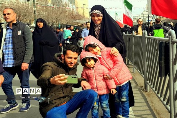 راهپیمایی ۲۲ بهمن در مشهد مقدس‌